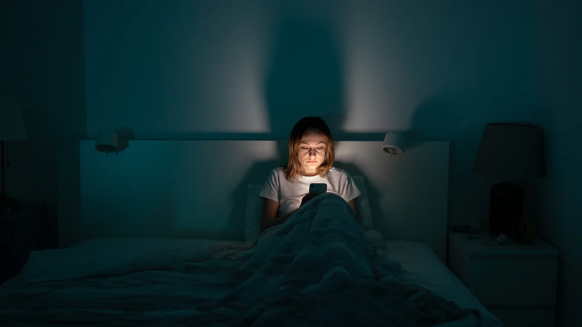 Blue Light, Red Light, No Light: Why Screens Keep You Awake
