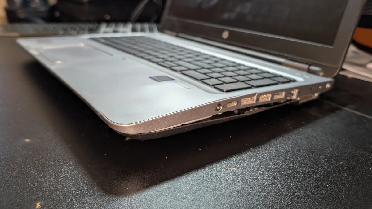 Swollen or Dying Laptop Battery? When It’s Time to Replace It